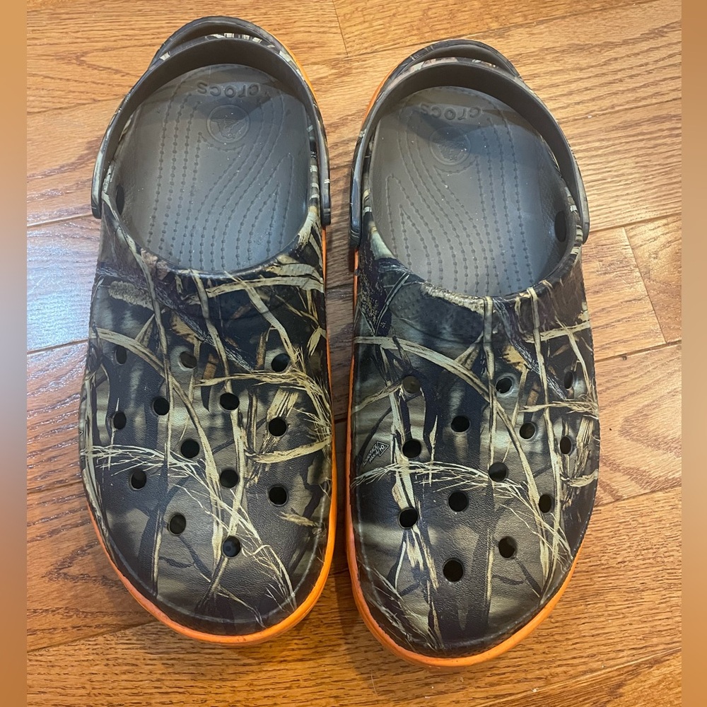 Men’s Size 12 Camo Crocs - Picture 3 of 4